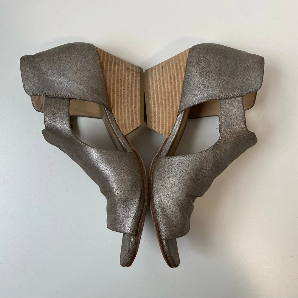 EILEEN FISHER Iris Metallic Silver Peep Toe Sandal! Size 9